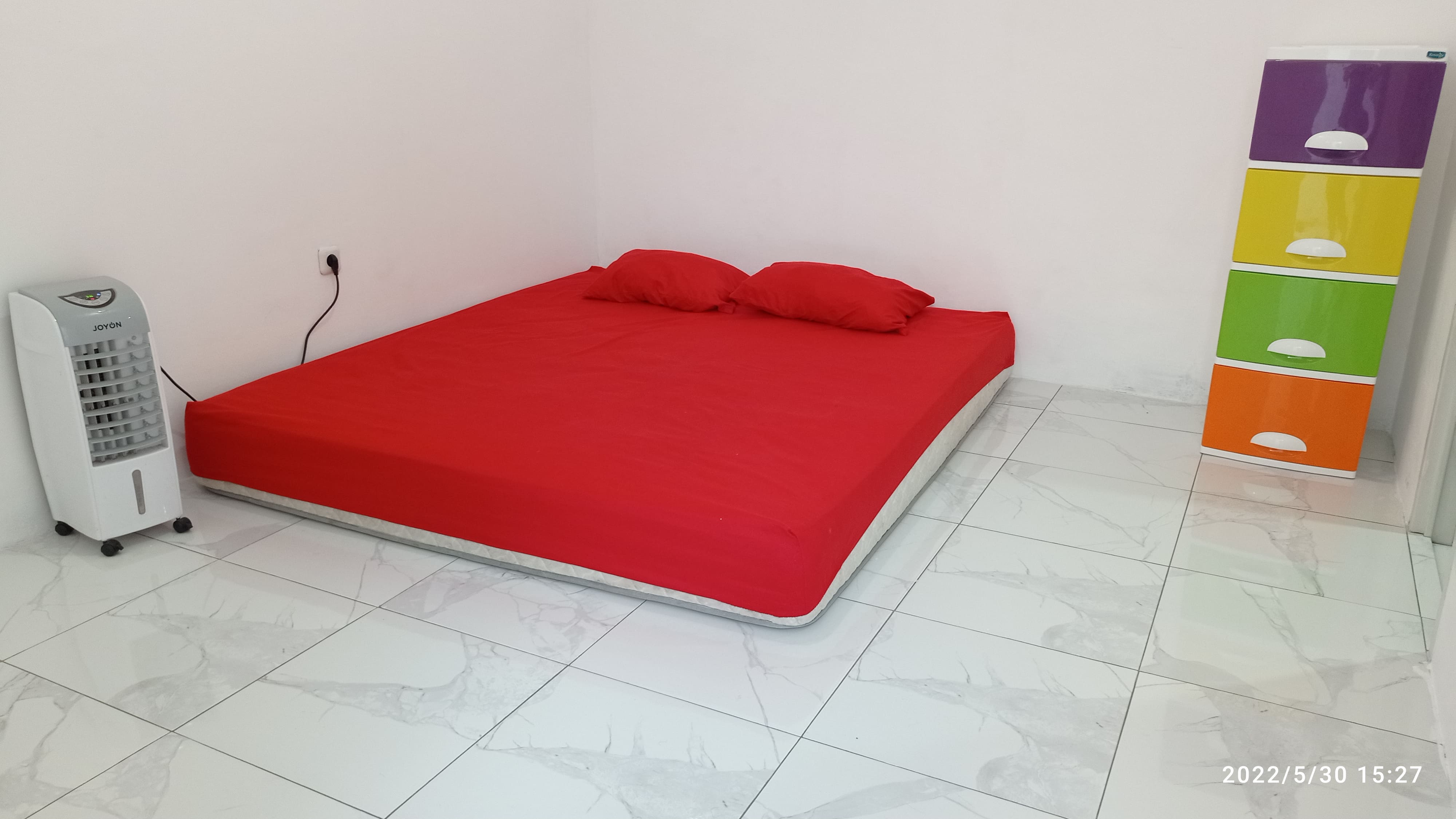 Foto Kamar M (Superior or Economy Room)  Kost Surabaya